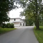 White House Puhkemaja Uulu