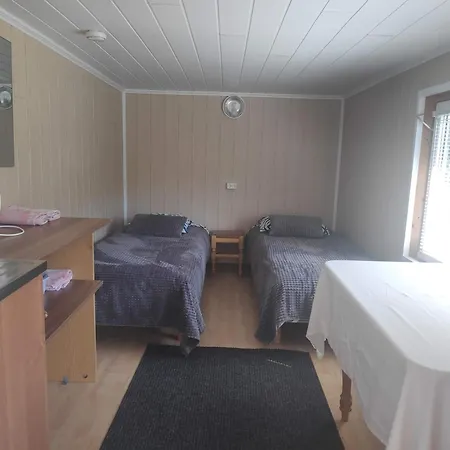 White House Hostel *