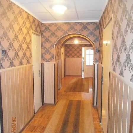 White House Hostel *