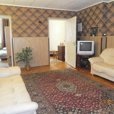 White House Hostel Uulu