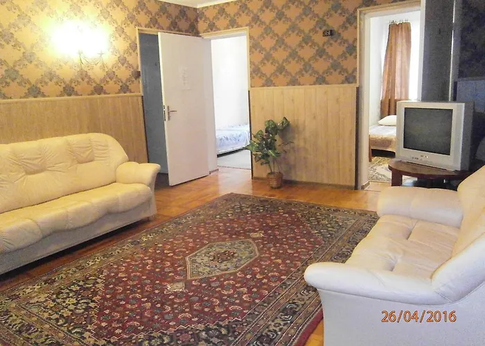 ホステル White House Puhkemaja *