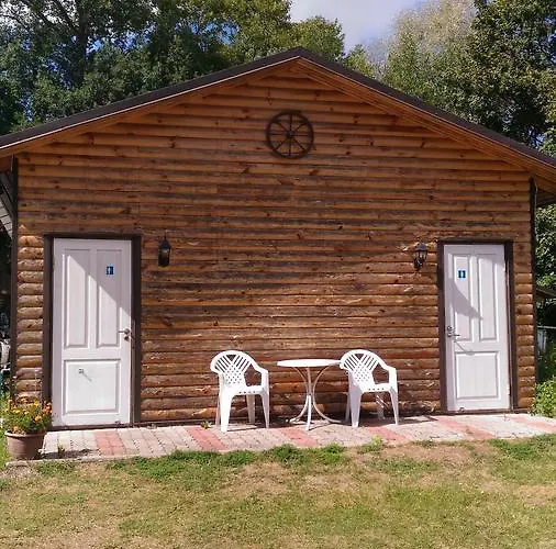 ホステル White House Puhkemaja *